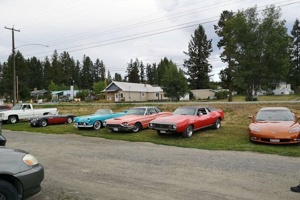 100 Mile Cruzers stop by for an ice cream treat, July 28, 2023 (George Lee photo)