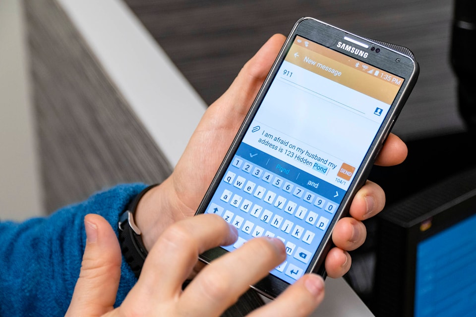 33974261_web1_9-1-1-Text-Message-Screen
