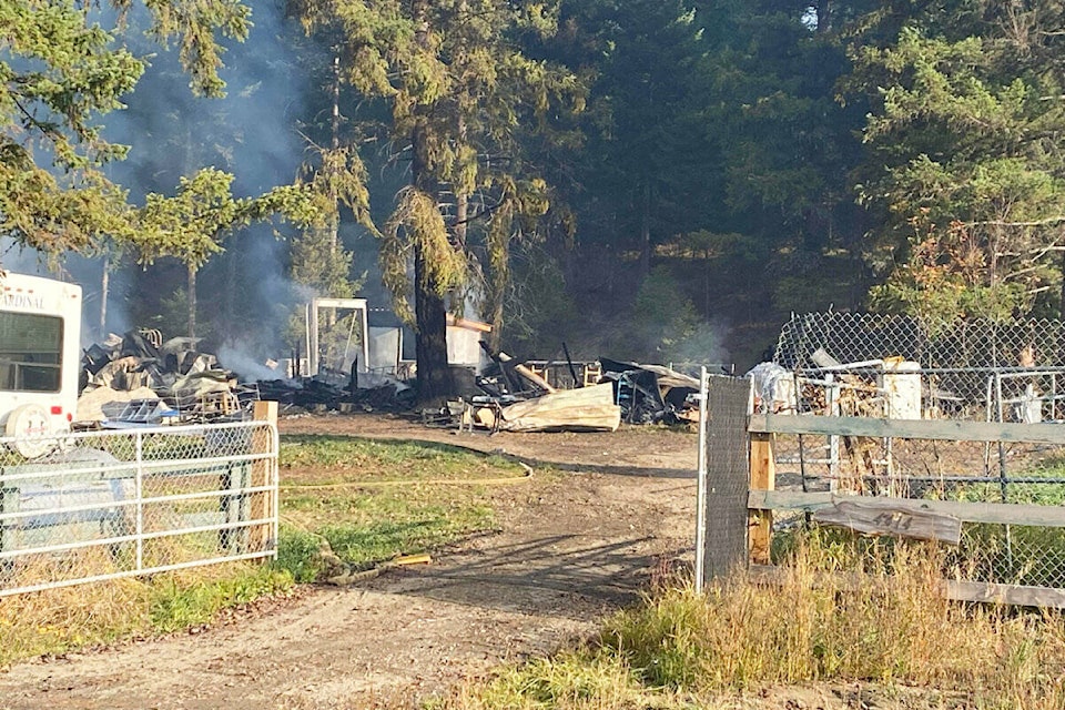 34154864_web1_231012-OMH-Fire-Forest-Grove-_1