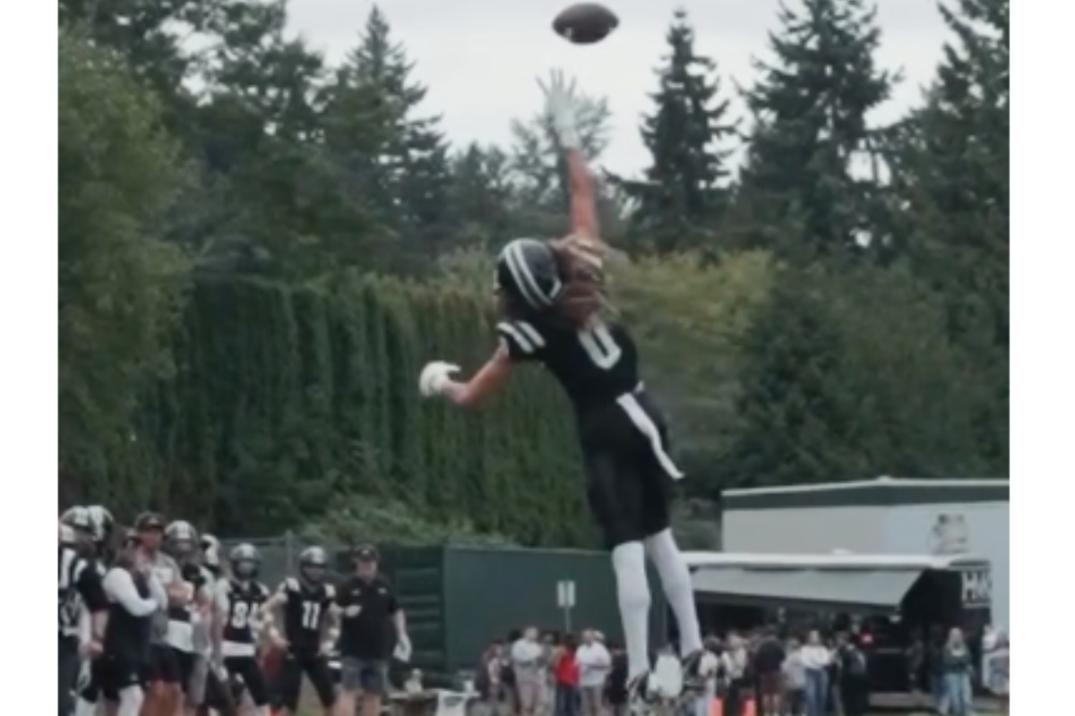 B.C. high school football player's incredible catch earns $3,000 grant