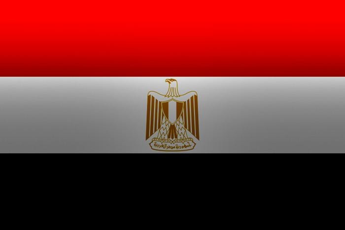 29625BCLN2007EgyptFlag-TahrirSquare