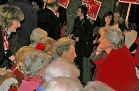 61801abbotsfordAbbotsfordLiberalcandidateMadeleineHardintalksacrossthecrowdatrallyTuesdaynight