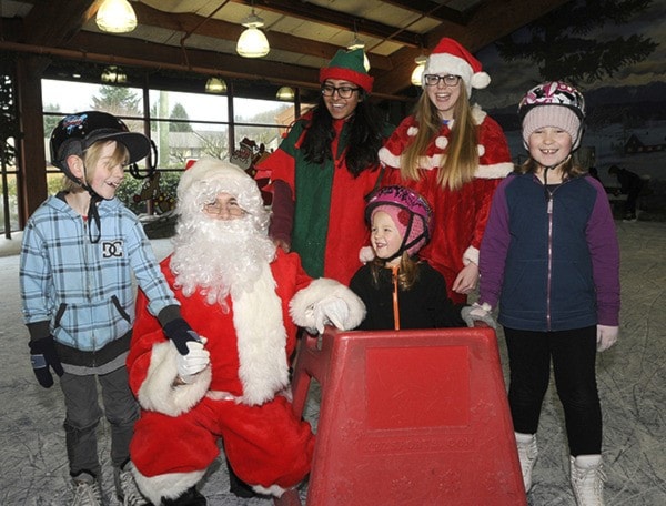 65984abbotsfordSanta-sswimandskateatARC-1-MORROW