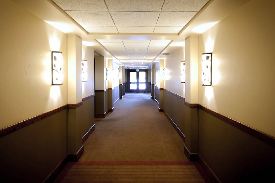 8272530_web1_hotel-hallway