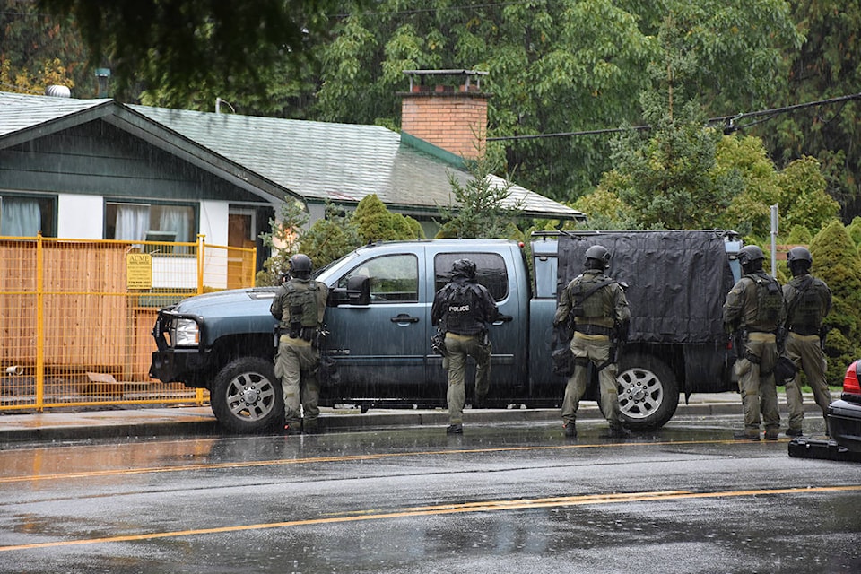 9036769_web1_standoff4