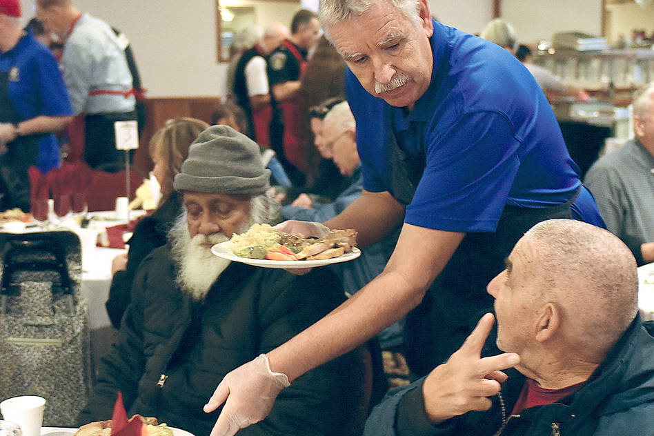 9921722_web1_171222-ABB-Salvation-Army-Christmas-lunch_6