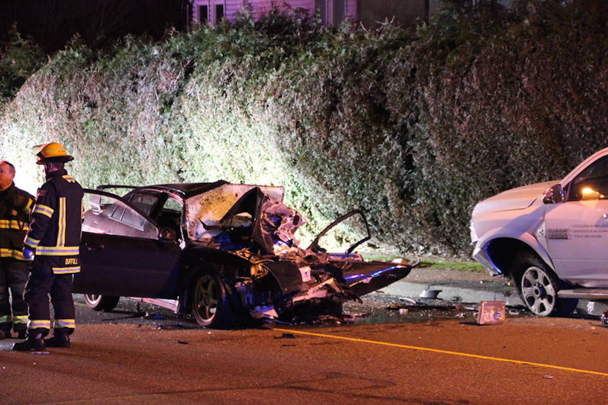 2 seriously injured in 2-car crash in Vancouver