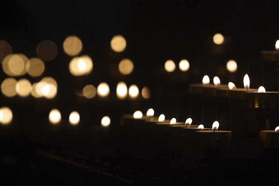 11819511_web1_180511-ABB-candlelight-vigil_1