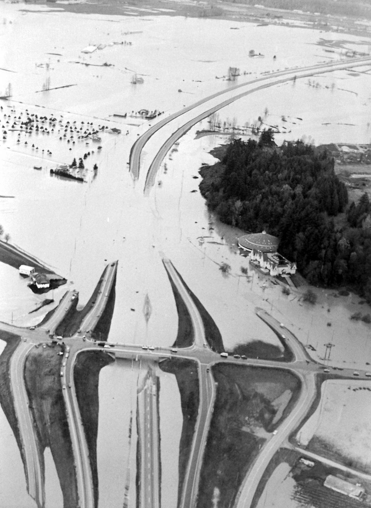 11875267_web1_1990-sumas-flood