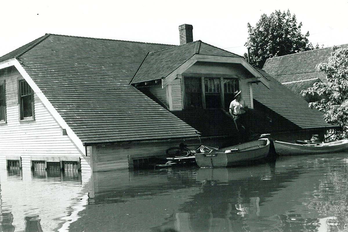 11926624_web1_Matsqui-1948-flood5
