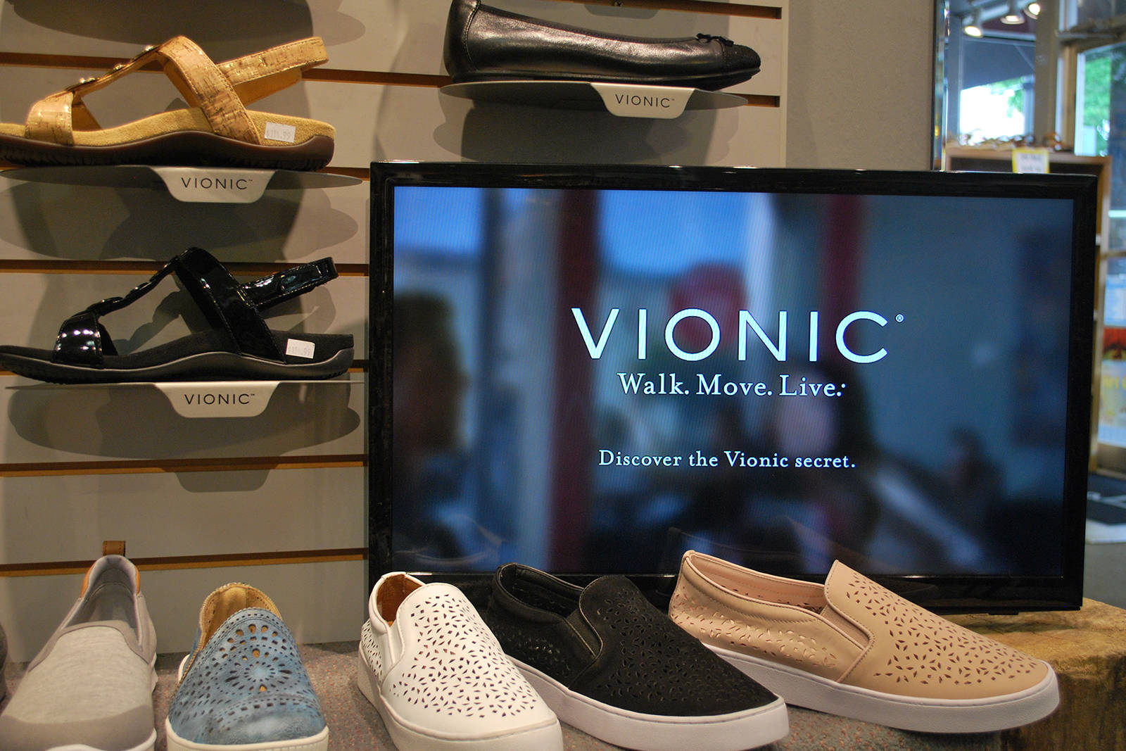 12064899_web1_Vionic-shoes