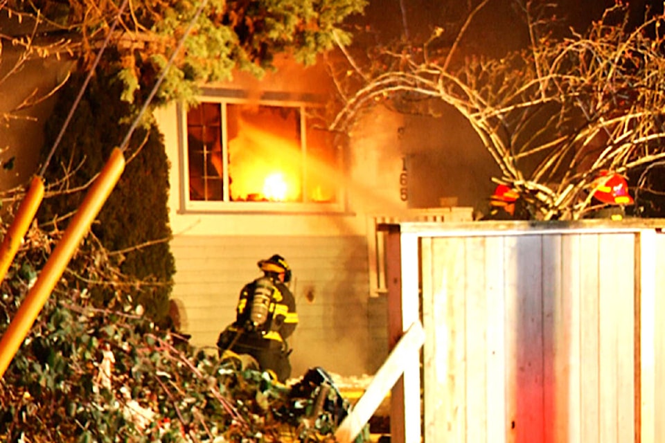 12329876_web1_Gladys-Avenue-fire2