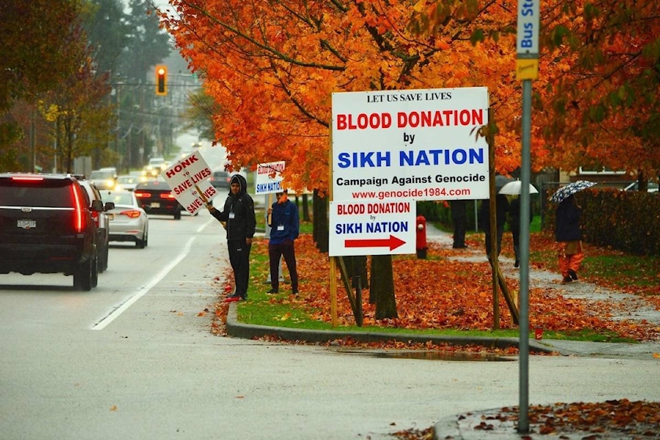 14264498_web1_181107-ABB-Sikh-blood-drive_1