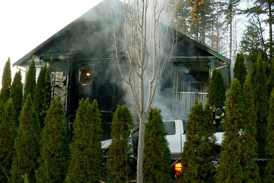 14453225_web1_truck-house-fire1