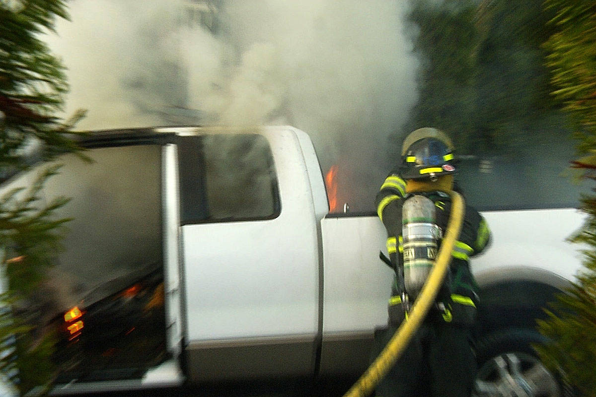 14453225_web1_truck-house-fire3