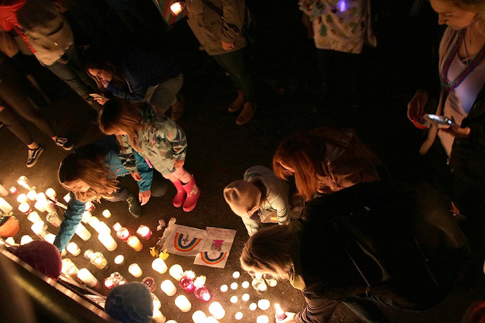 16310854_web1_190410-ABB-Candlelight-vigil_2