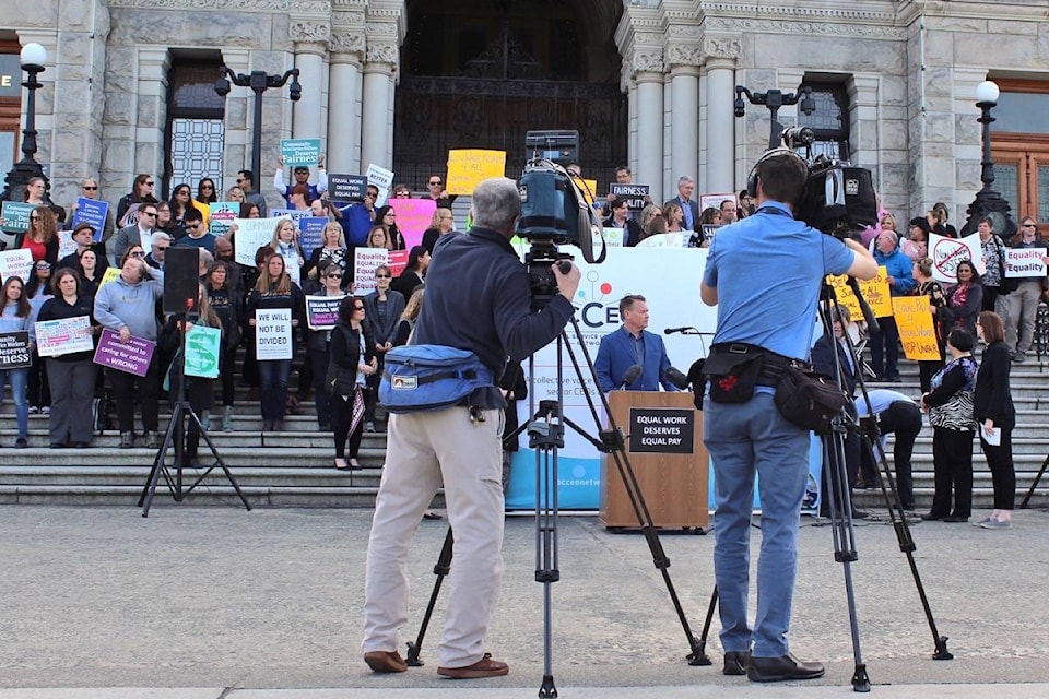 16478359_web1_20190418-BPD-BCCEO-rally-apr2.19