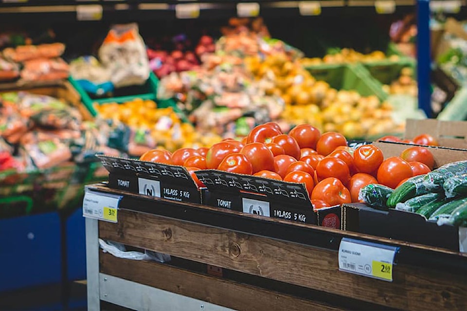 19649964_web1_grocery-store-supermarket-vegetable-shop