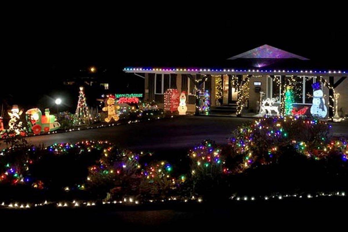 23480777_web1_201203-ABB-Christmas-lights-list-WEB_2