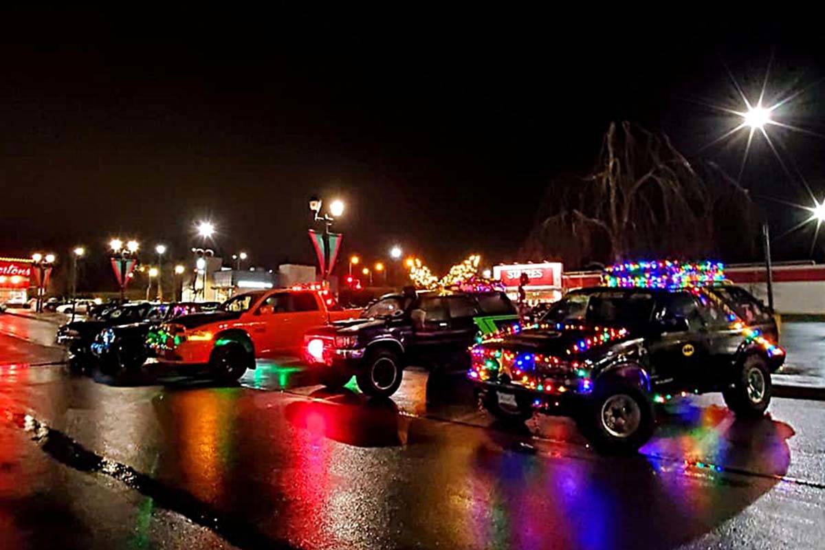 23594547_web1_201210-MCR-4x4-Christmas-fleet-Christmas-fleet_1