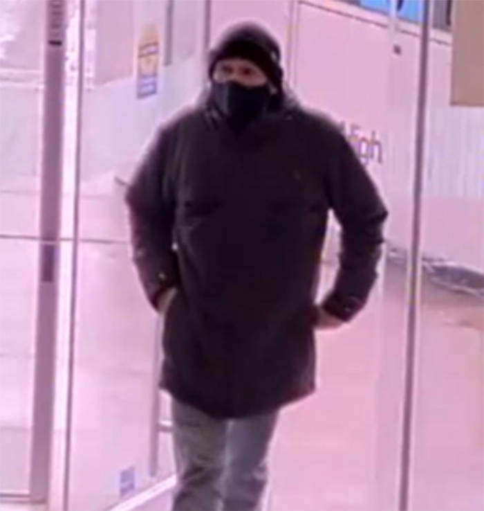 24145567_web1_210211-ABB-Bank-robbery-suspect_2