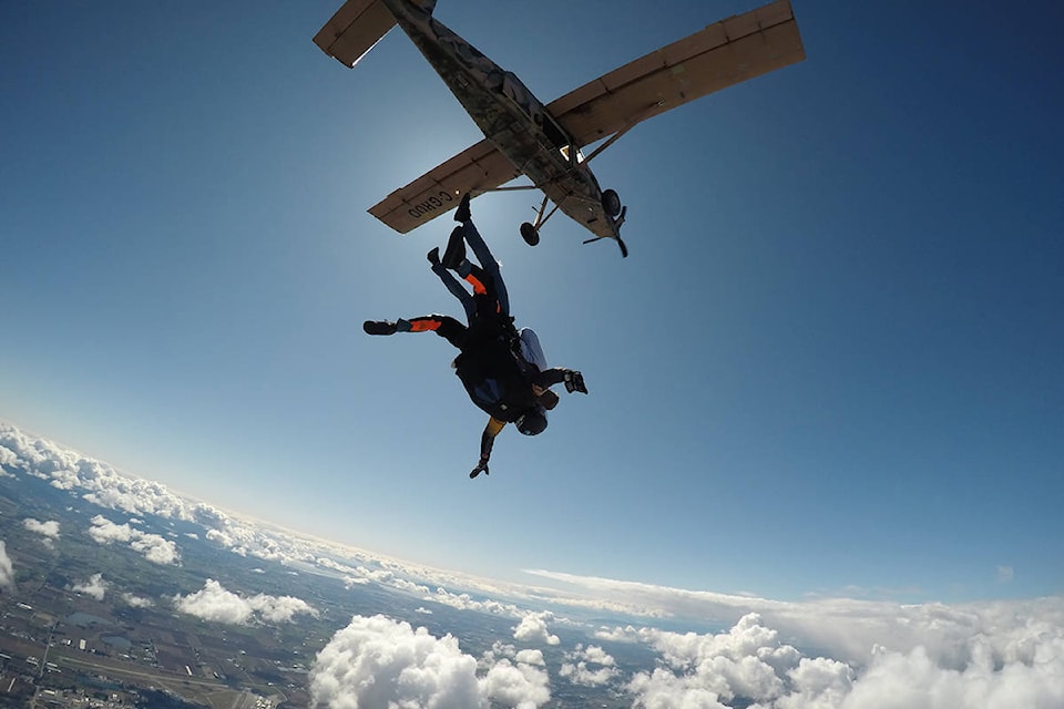 24759369_web1_210408-ABB-feelgood-skydive-story-tandem-skydive_1