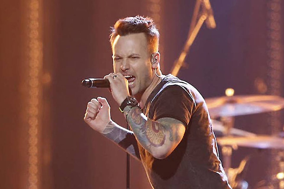 24778497_web1_210415-SUL-CanuckCountryRocks-DallasSmith_1