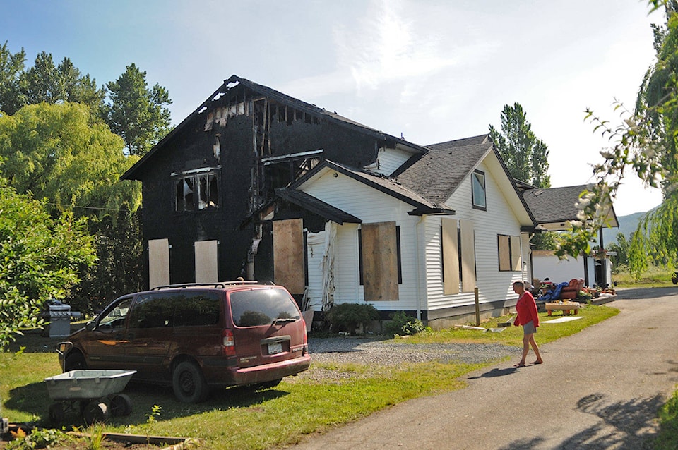 25628452_web1_210618-CPL-Boundary-Road-Fire-Aftermath-Chilliwack_1