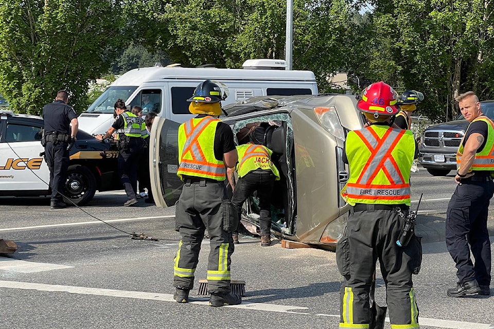 25773451_web1_210715-ABB-Flipped-car_1