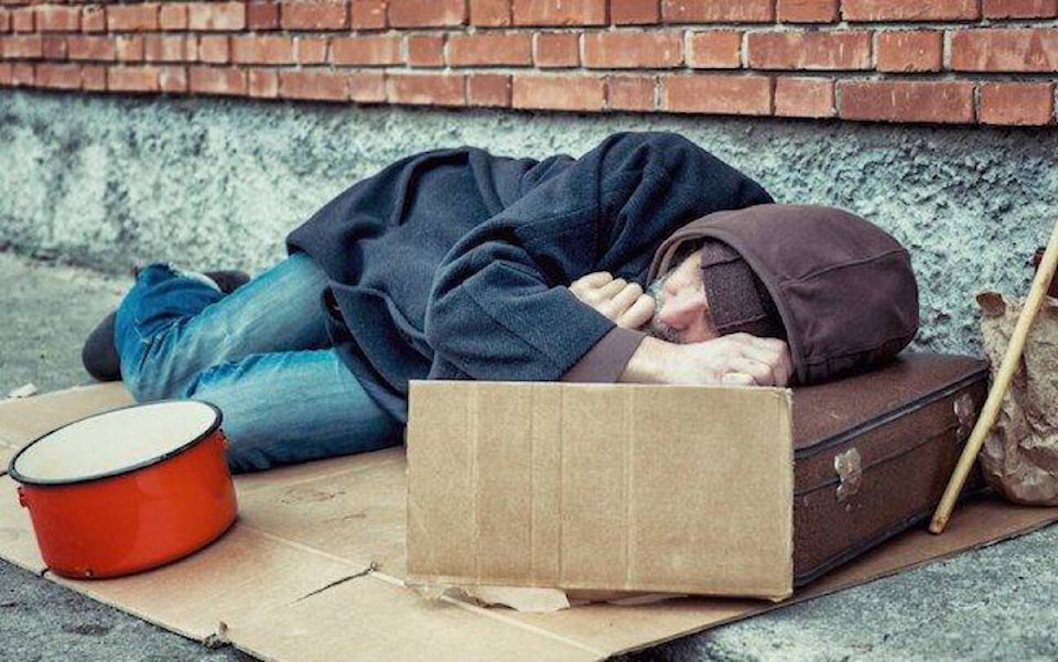 27371596_web1_211209-ABB-homelessgofundme-1_2