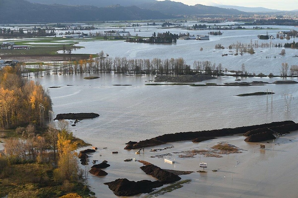 27501189_web1_Sumas-Prairie-flood