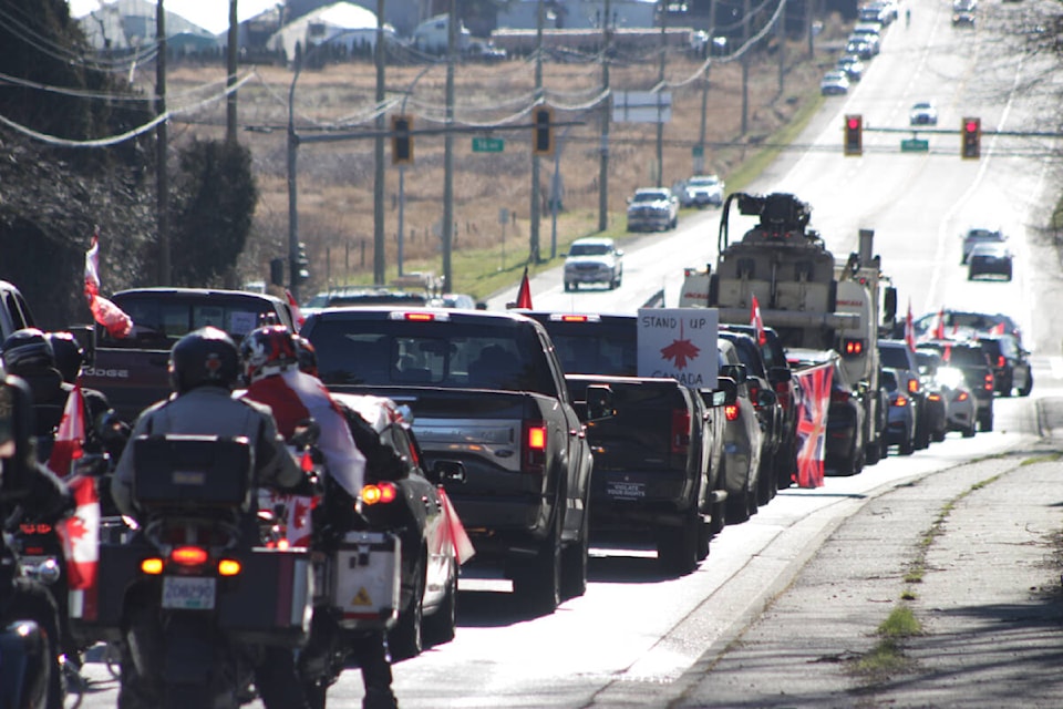 28224807_web1_220217-SUL-Convoy-Pacific-Highway-border-crossing_4