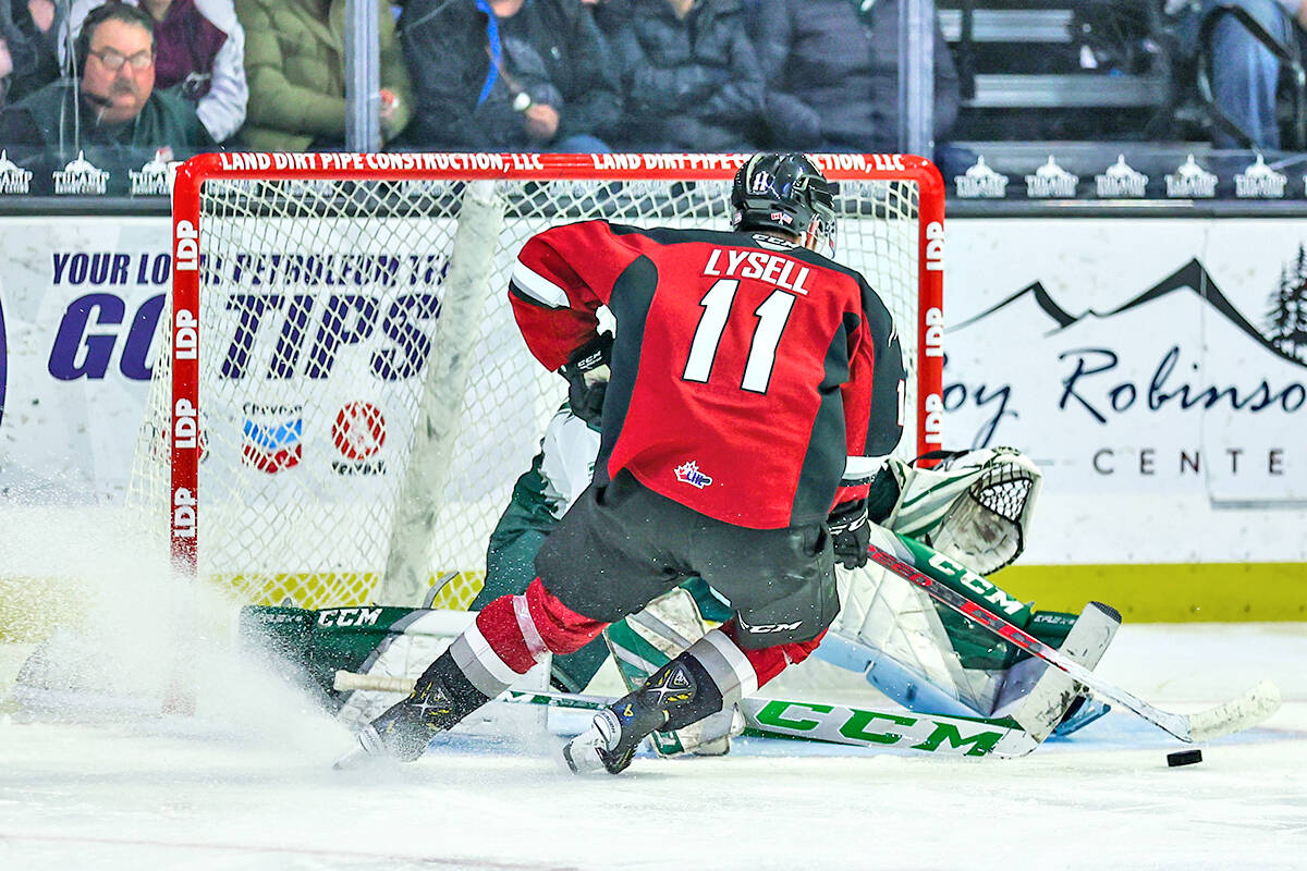 A short-staffed Vancouver Giants lineup fell 5-2 Saturday, March 19, in Everett, ensuring at least a weekend split with the U.S. Division leaders (Kristin Ostrowski/Special to Langley Advance Times)