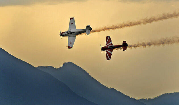 Bud and Ross Granley take to the skies at the 2008 Flight Fest. (Jenna Hauck/ Chilliwack Progress File)