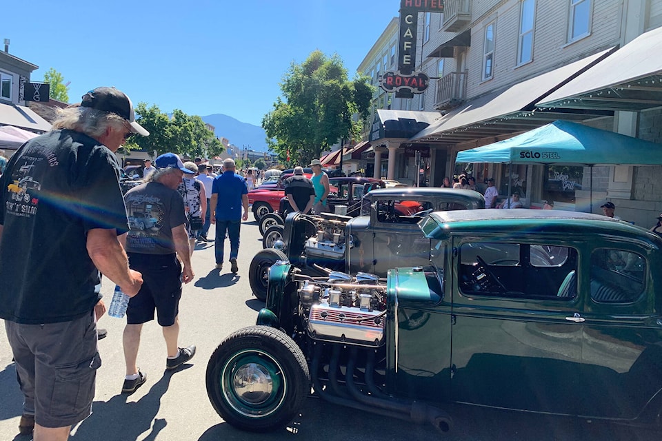 29578597_web1_220701-CPL-carshow-slideshow-Village-Classic-Car-Show_4