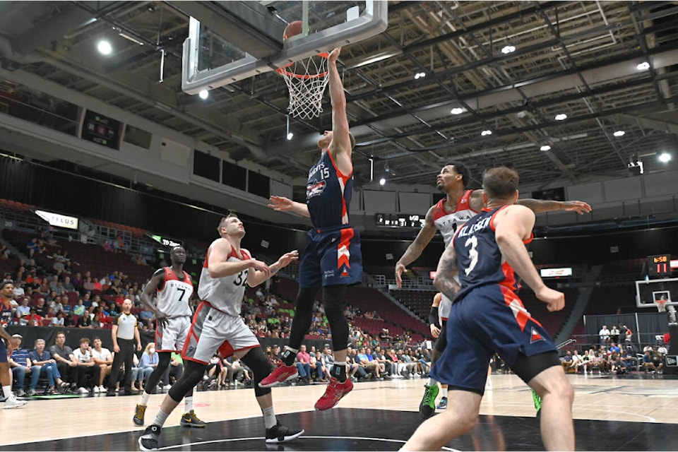 29721546_web1_220709-LT-DF-Bandits-versus-Blackjacks-James-Karnik-Lay-up-vs.-Ottawa_July-8-2022_1