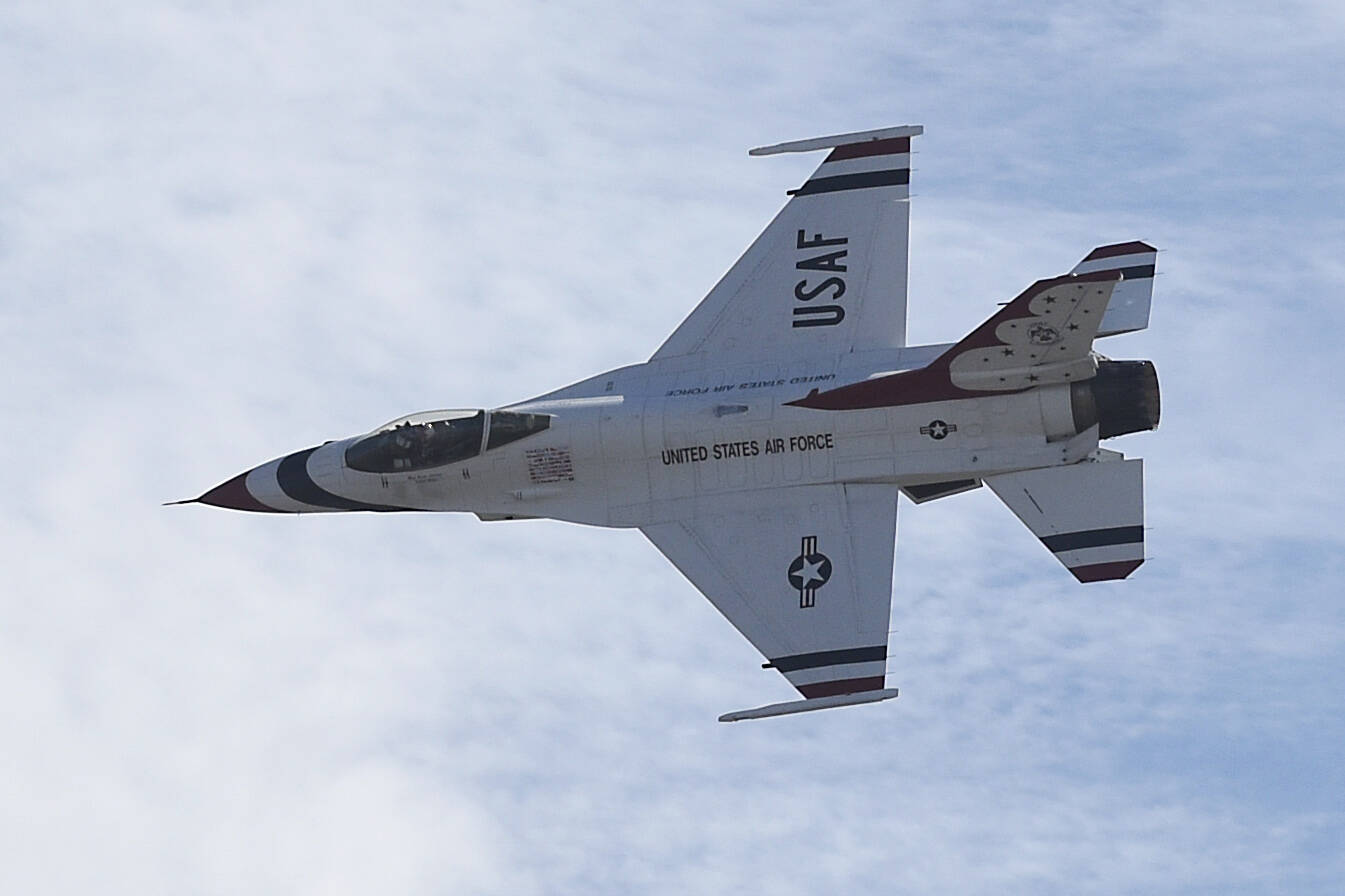 USAF Thunderbirds roar into Abbotsford for annual airshow - The Abbotsford  News