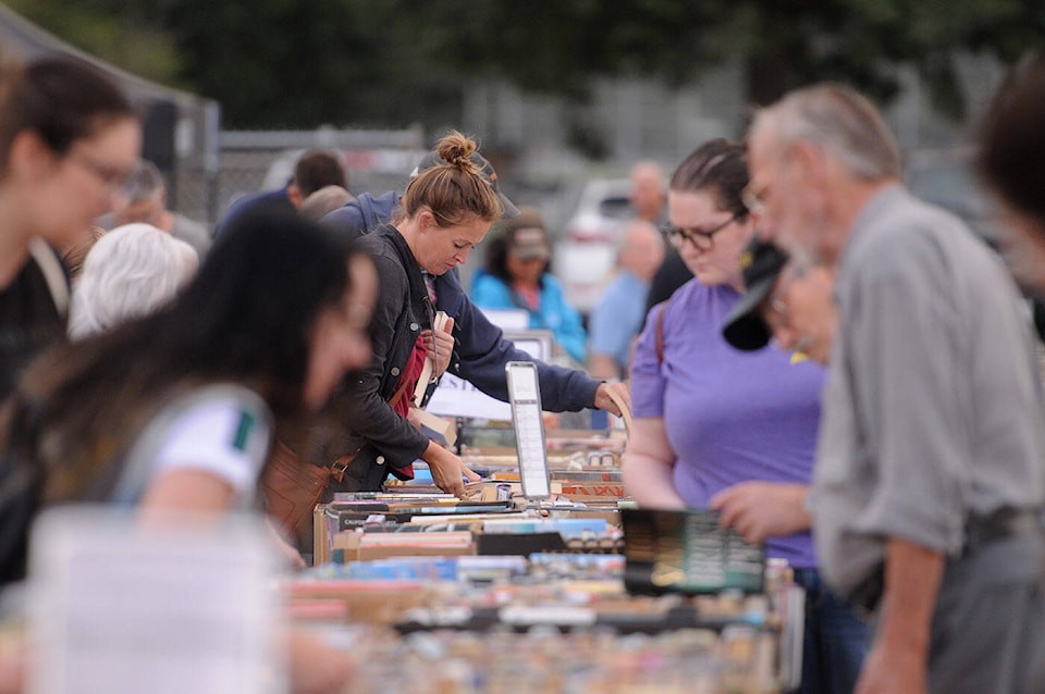 30212256_web1_220827-CPL-Outdoor-Rotary-Book-Sale-PHOTOS_2