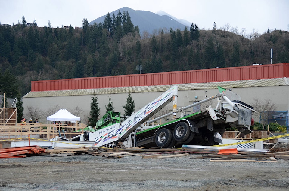 30430201_web1_GarrisonWorksiteFatality031116-1