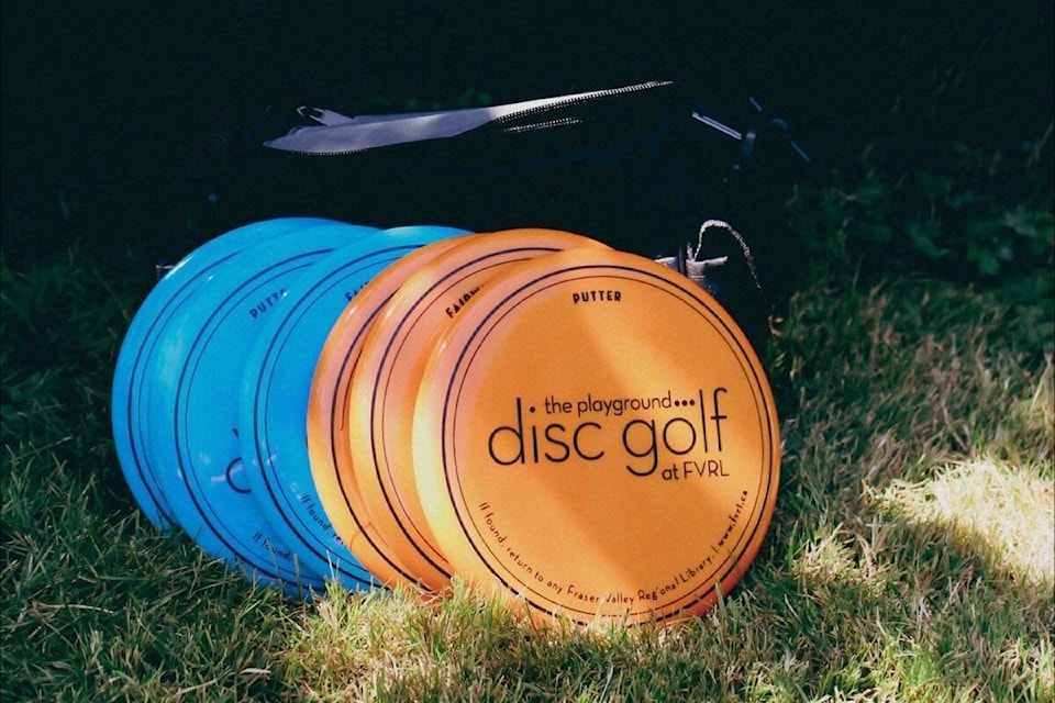 30510453_web1_220930-NDR-M-FVRL-disc-golf-kits