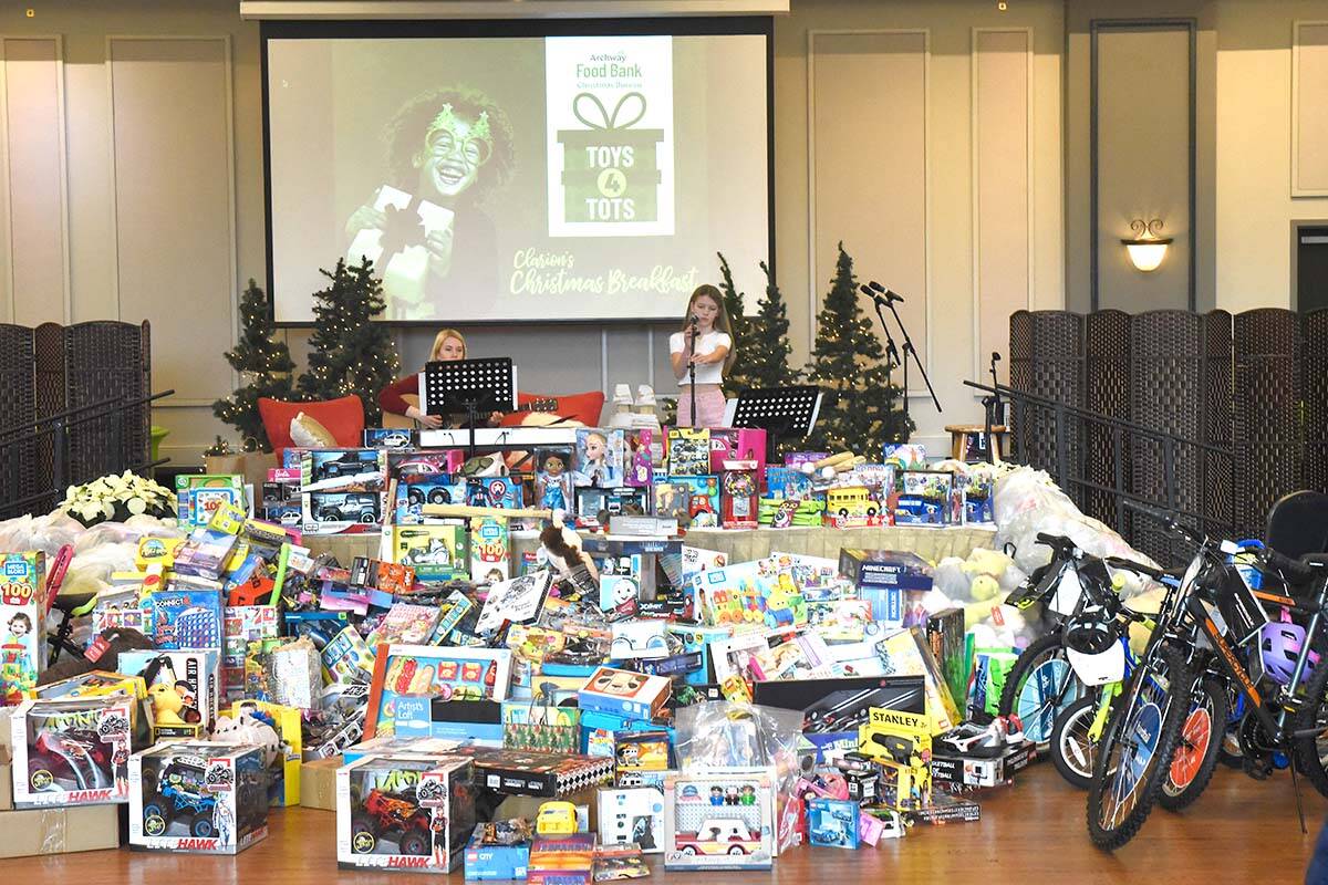31147059_web1_221201-ABB-Toys-for-Tots_5