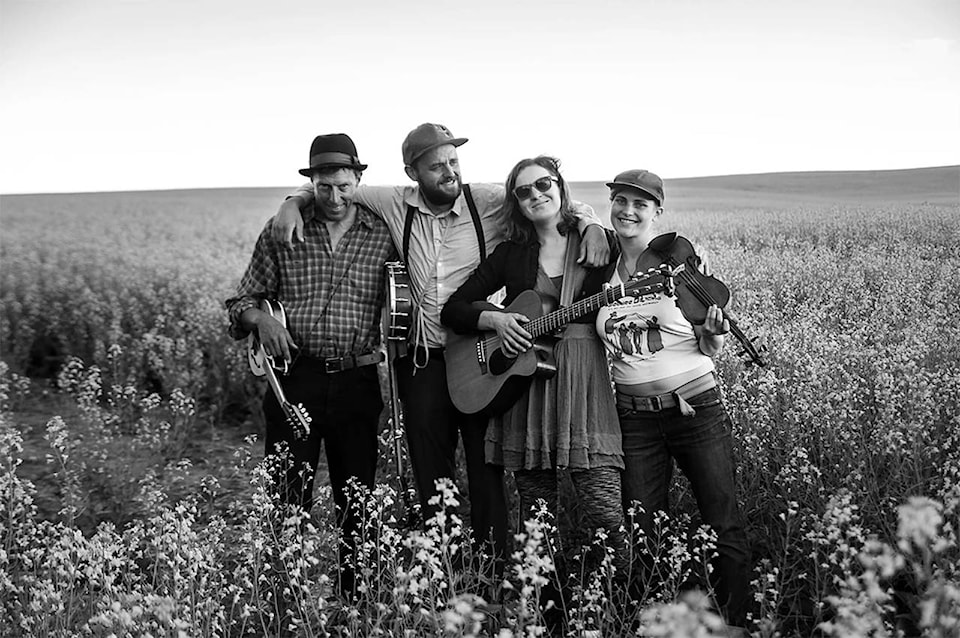 12693300_web1_WesternFamilyStringband