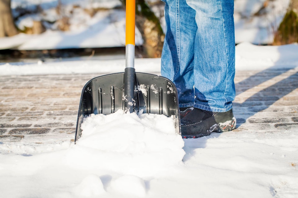 15710442_web1_kozzi-25660304-Man_with_a_snow_shovel_on_the_sidewalk-1774x1183