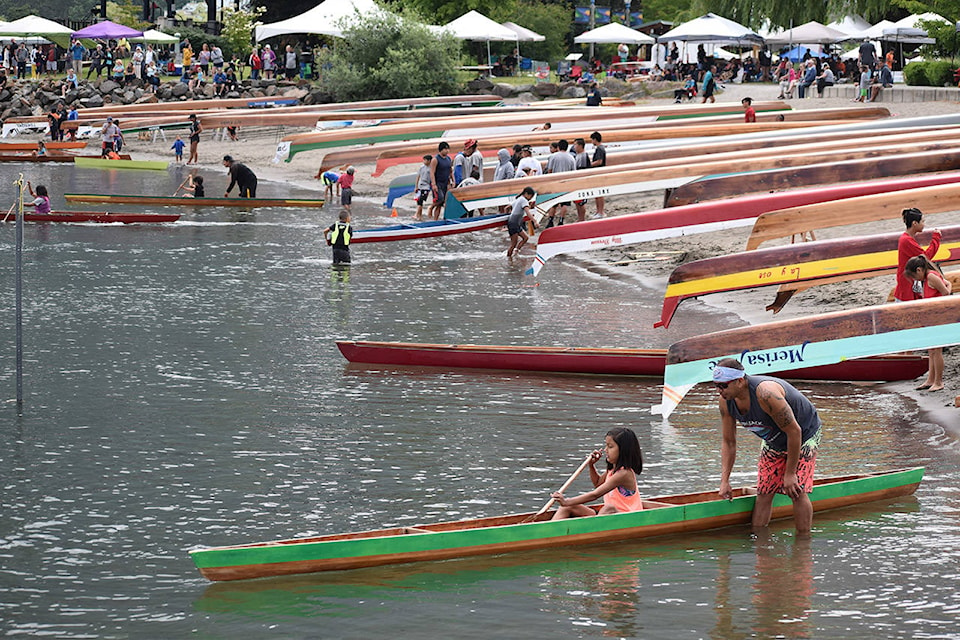 Attendees get ready for the canoe races during the 2019 Sasquatch Days at Harrison Lake. (Grace Kennedy/The Observer)