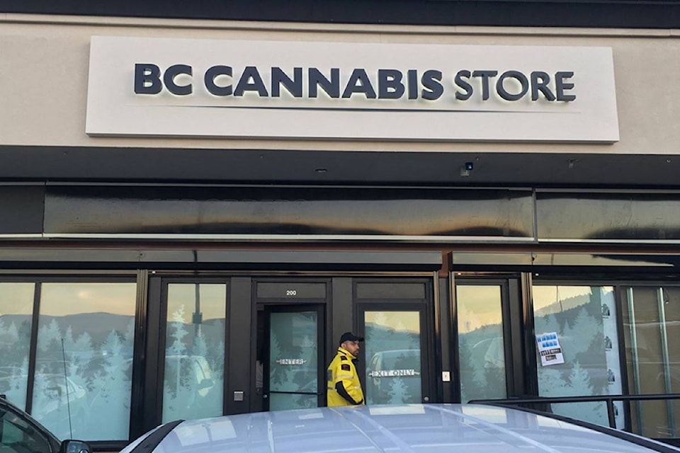 17396621_web1_190627-TDT-M-190628-TDT-bc-cannabis-store