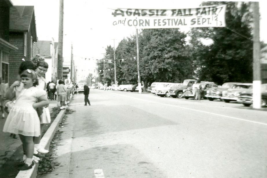 Spectators waiting along Pioneer Avenue for the start of the Fall Fair Parade, circa 1950s. (Agassiz-Harrison Historical Society)