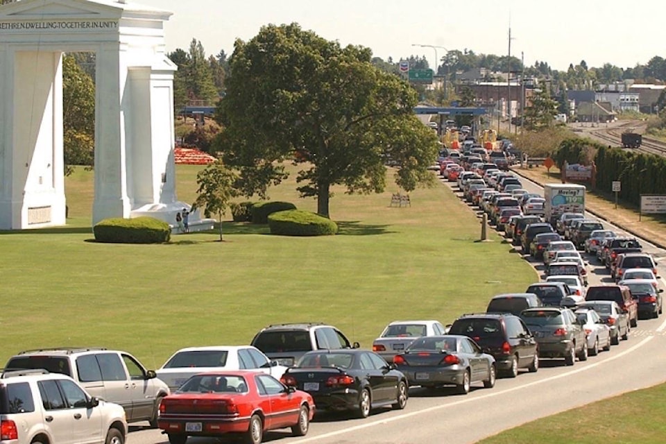 20024283_web1_180327-PAN-M-peace-arch-border-traffic