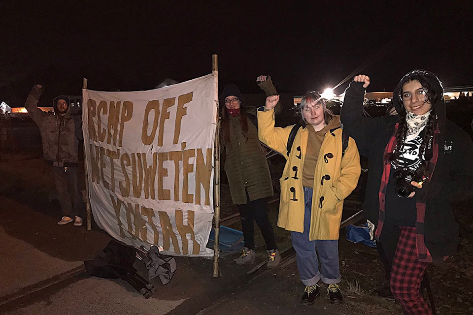 20686465_web1_200225-ABB-blockade-pipeline-protesters_1