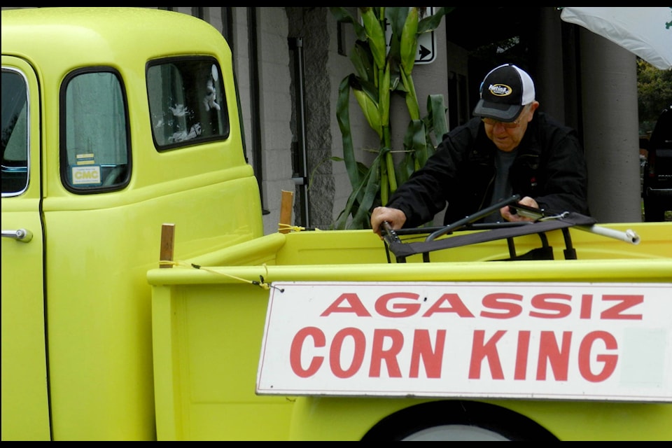Bunk Mackay sets up his antique truck in preparation for the Corn King. (Adam Louis/Observer)
