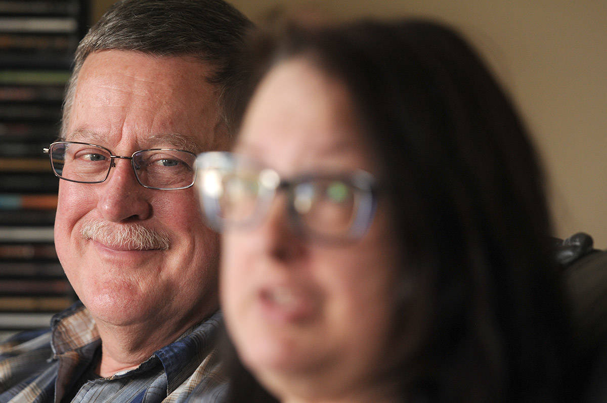 Cousins Lisa Ellis and Brian Nimmo spend time together on March 9, 2021 before their surgery. On March 12, Nimmo donated one of his kidneys to Ellis. (Jenna Hauck/ Chilliwack Progress)
